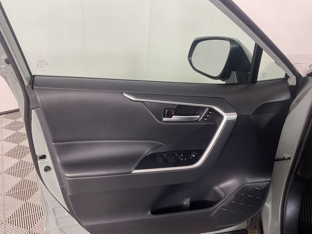 Used 2023 Toyota RAV4 XLE Premium AWD/4WD image 17