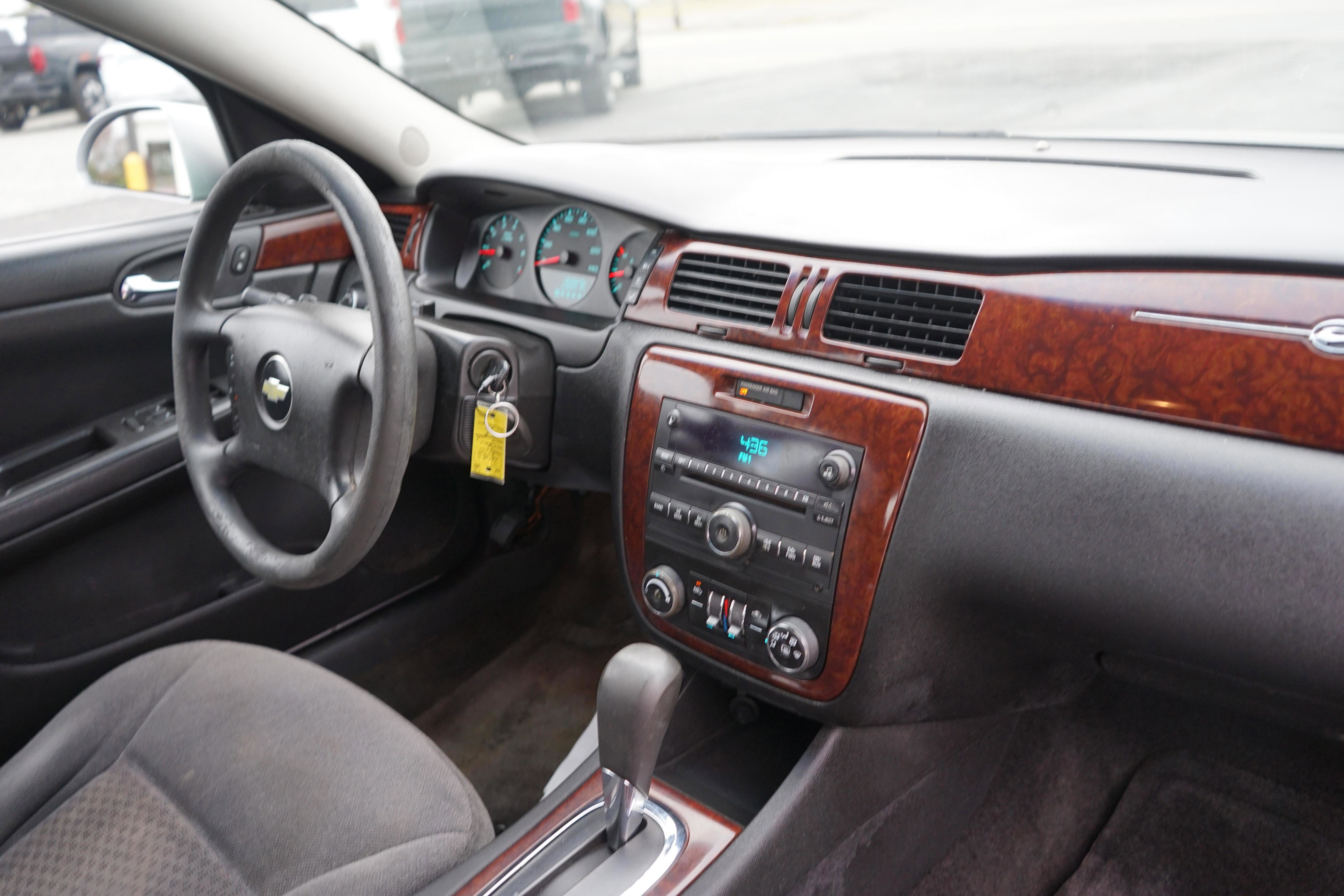 Used 2010 Chevrolet Impala LS image 20