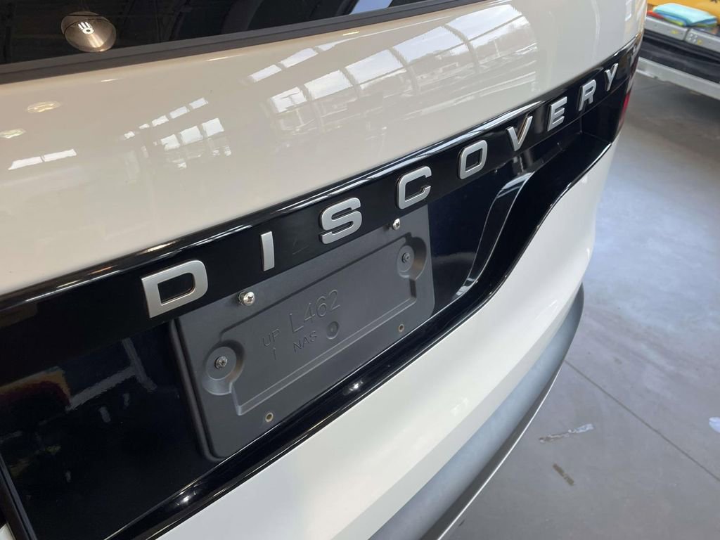 Used 2025 Land Rover Discovery S image 8