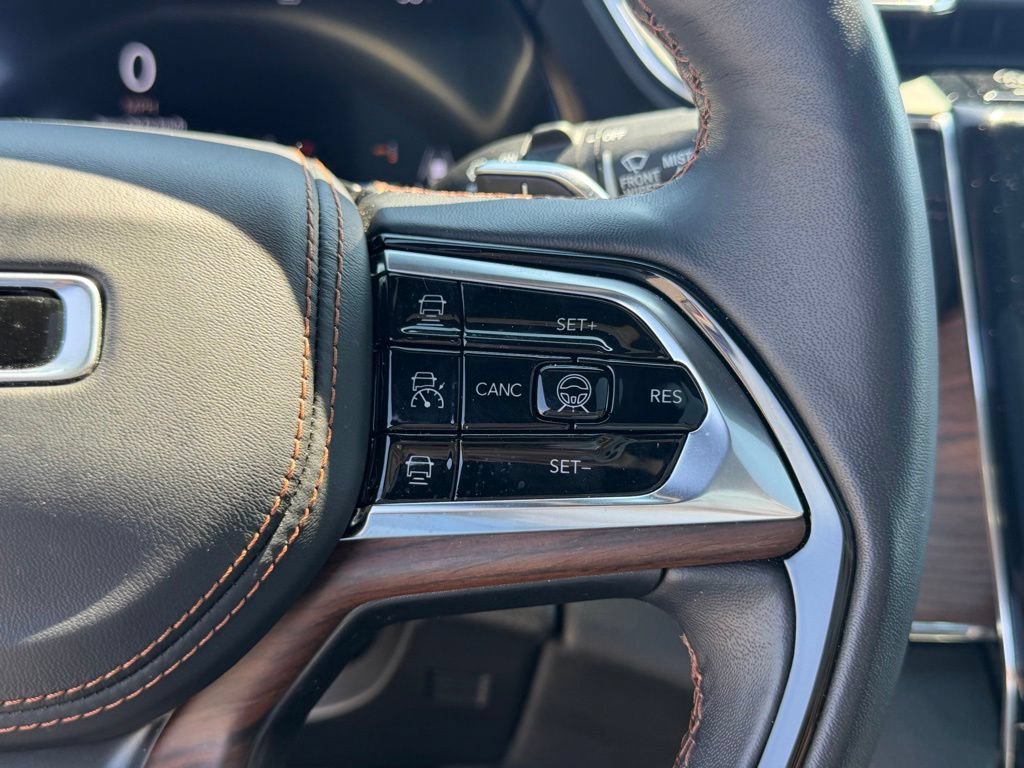 Used 2025 Jeep Grand Cherokee Summit AWD/4WD image 20