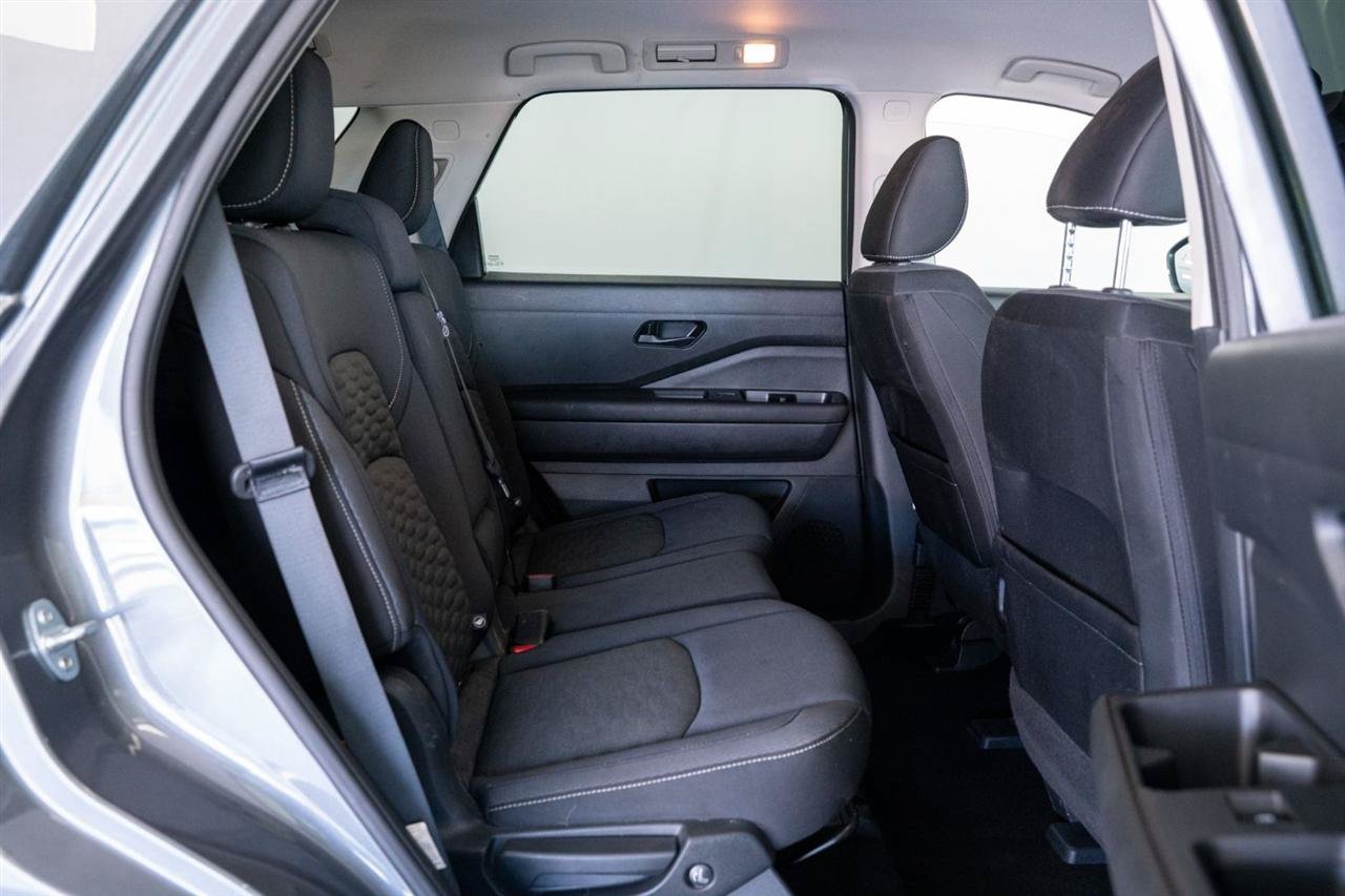 Used 2024 Nissan Pathfinder SV AWD/4WD image 11