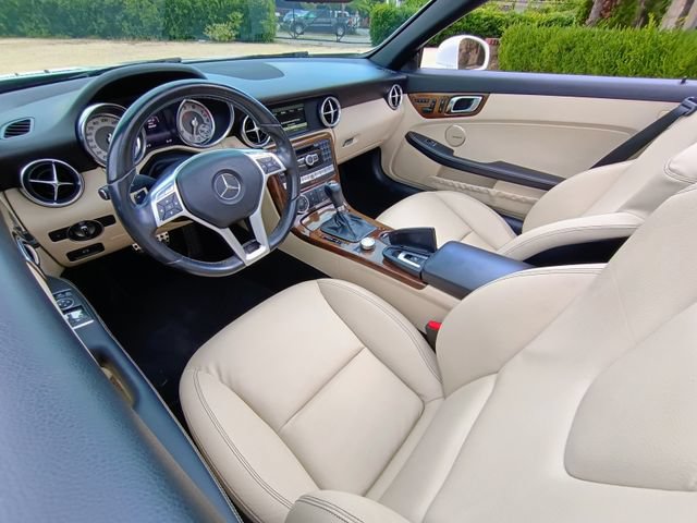 Used 2015 Mercedes-Benz SLK 250 image 21