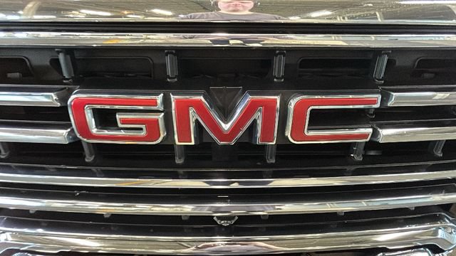 Used 2023 GMC Sierra 3500 SLT w/ SLT Premium Package AWD/4WD image 8