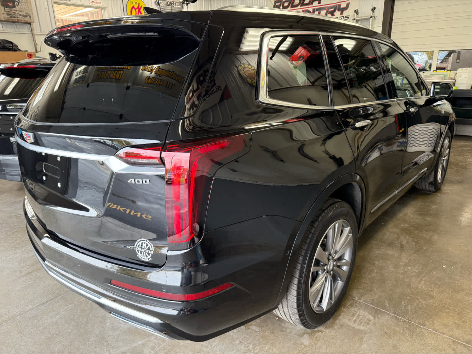 Used 2025 Cadillac XT6 Premium Luxury w/ Technology Package image 5