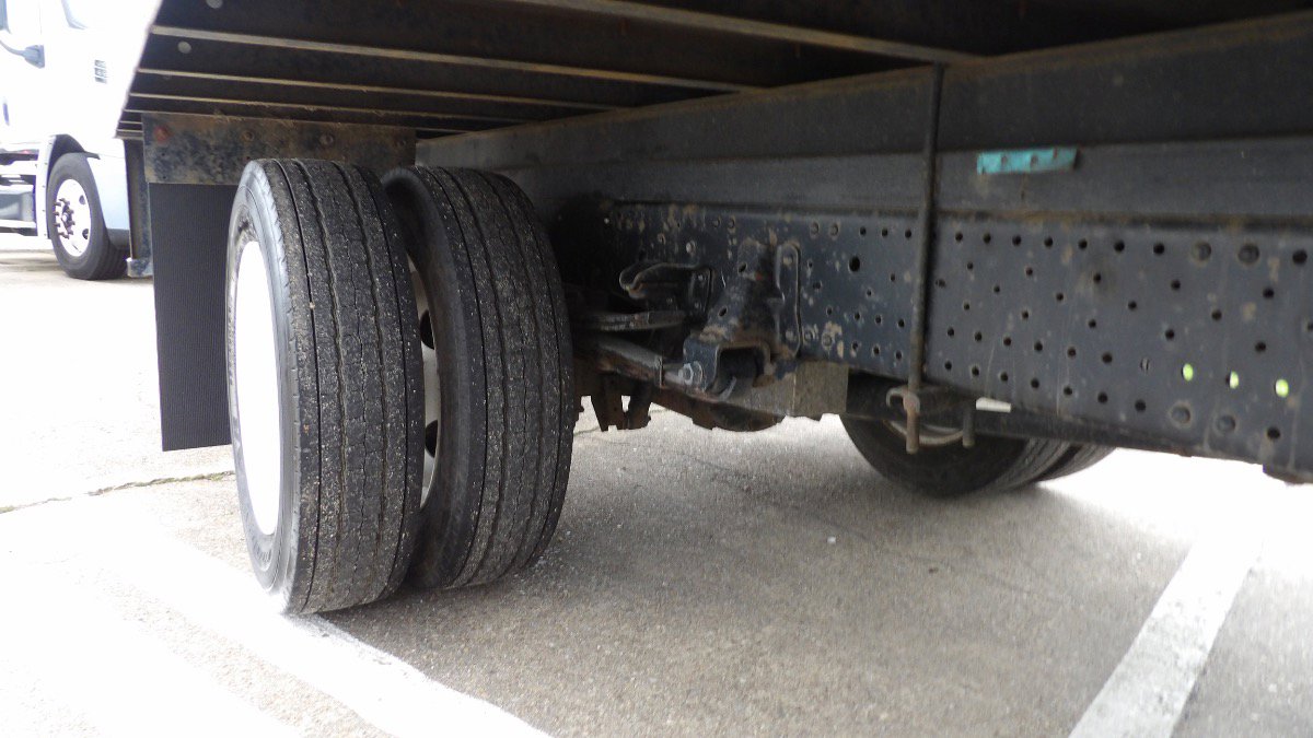 Used 2020 Isuzu NPR RWD image 26