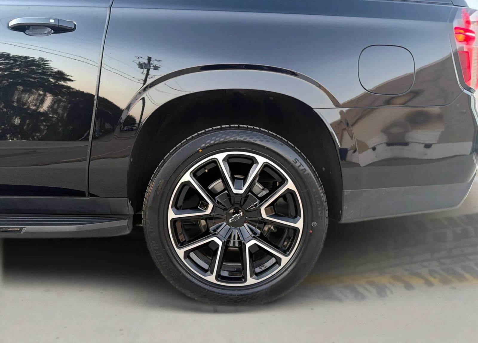 Used 2024 Chevrolet Suburban RST RWD image 29