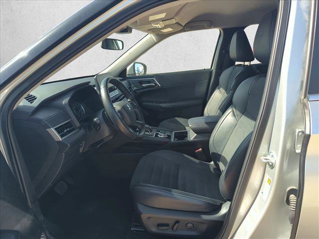 Used 2024 Mitsubishi Outlander SE image 15