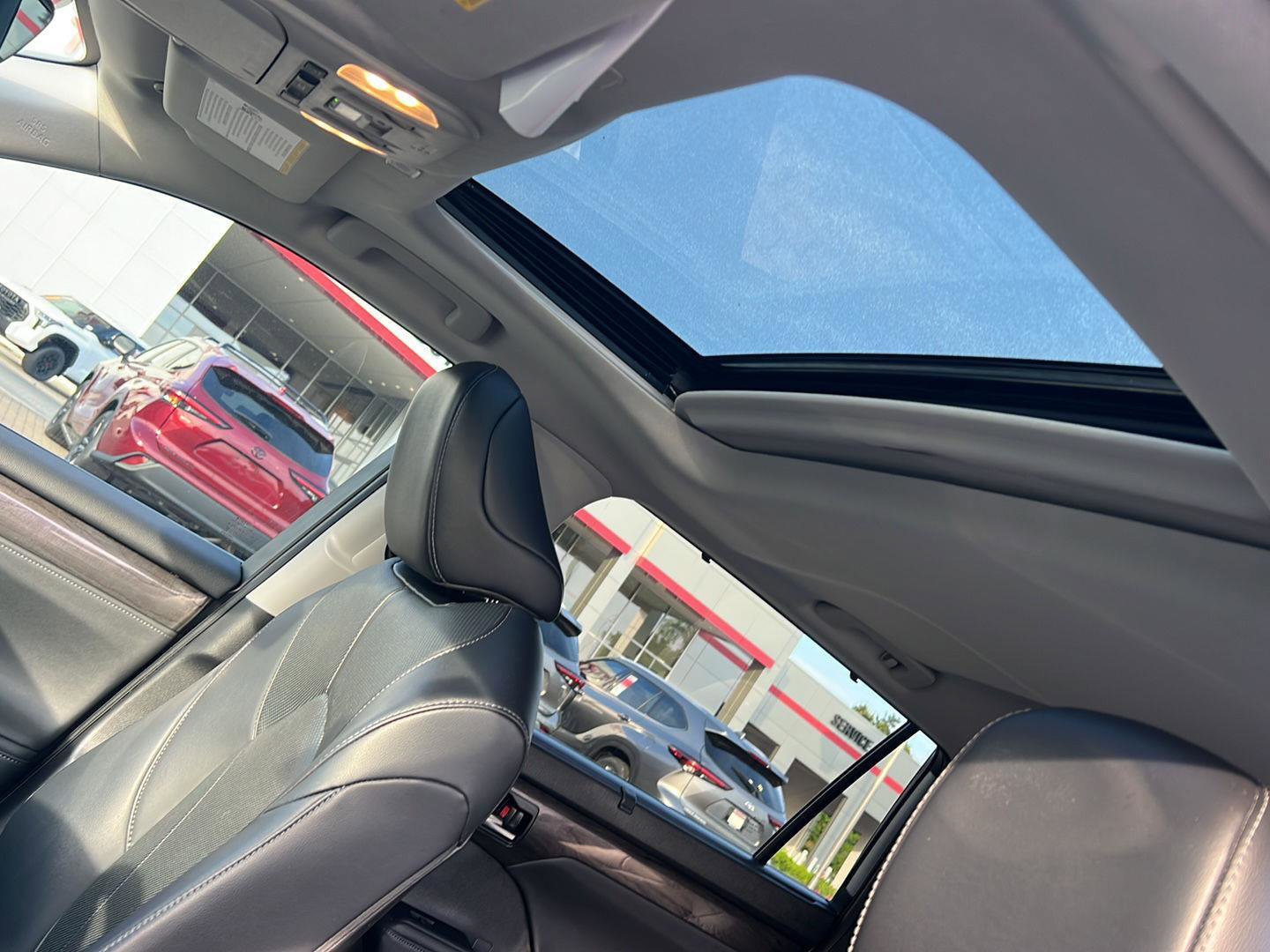 Used 2023 Toyota Highlander Limited image 32