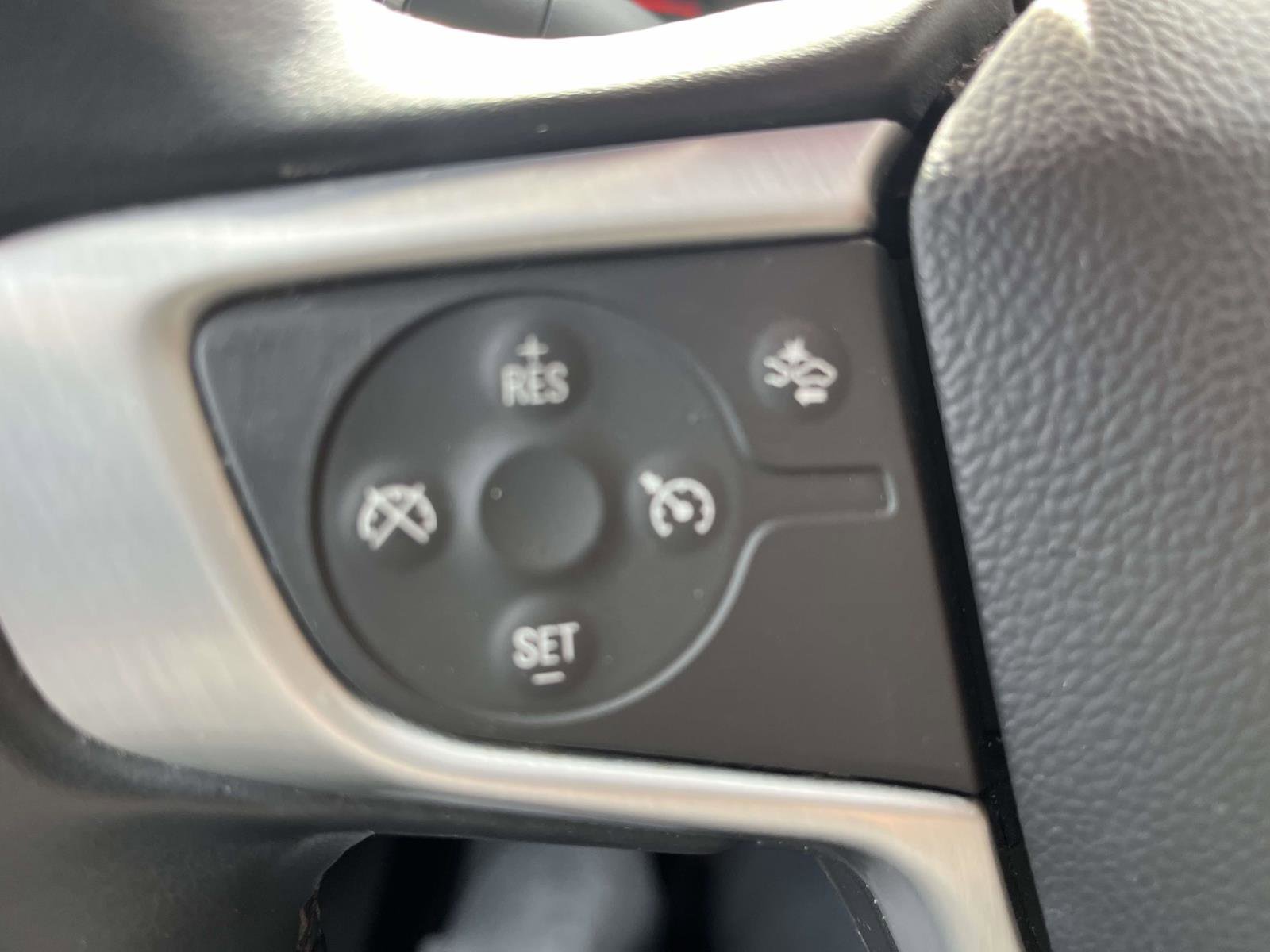 Used 2023 GMC Acadia SLT image 25