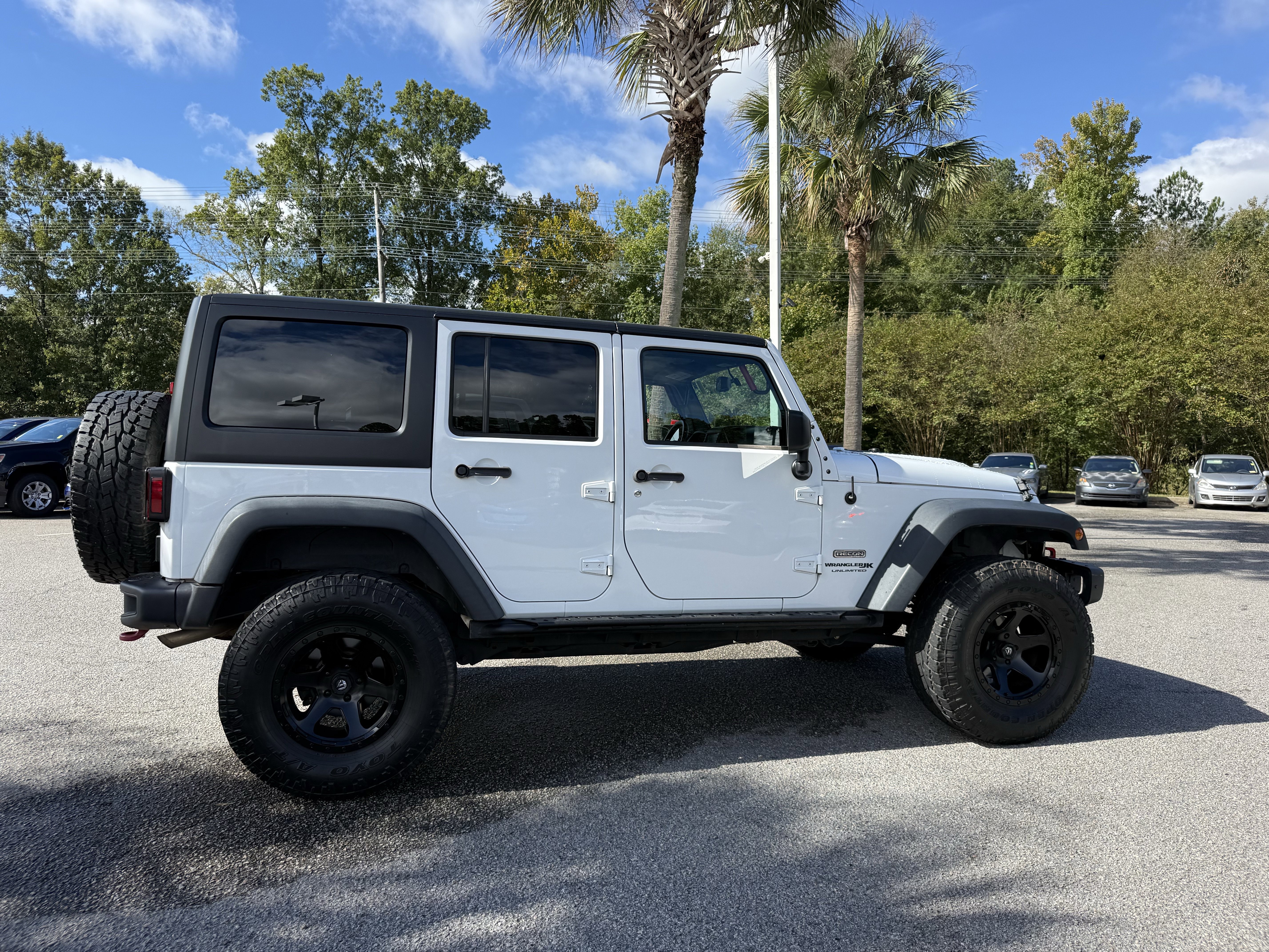 Used 2018 Jeep Wrangler Unlimited Rubicon image 2