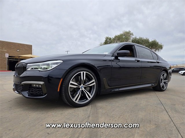 Used 2019 BMW 750i image 2