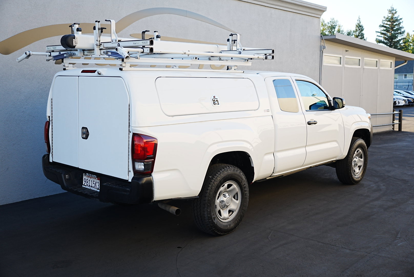 Used 2022 Toyota Tacoma SR image 4