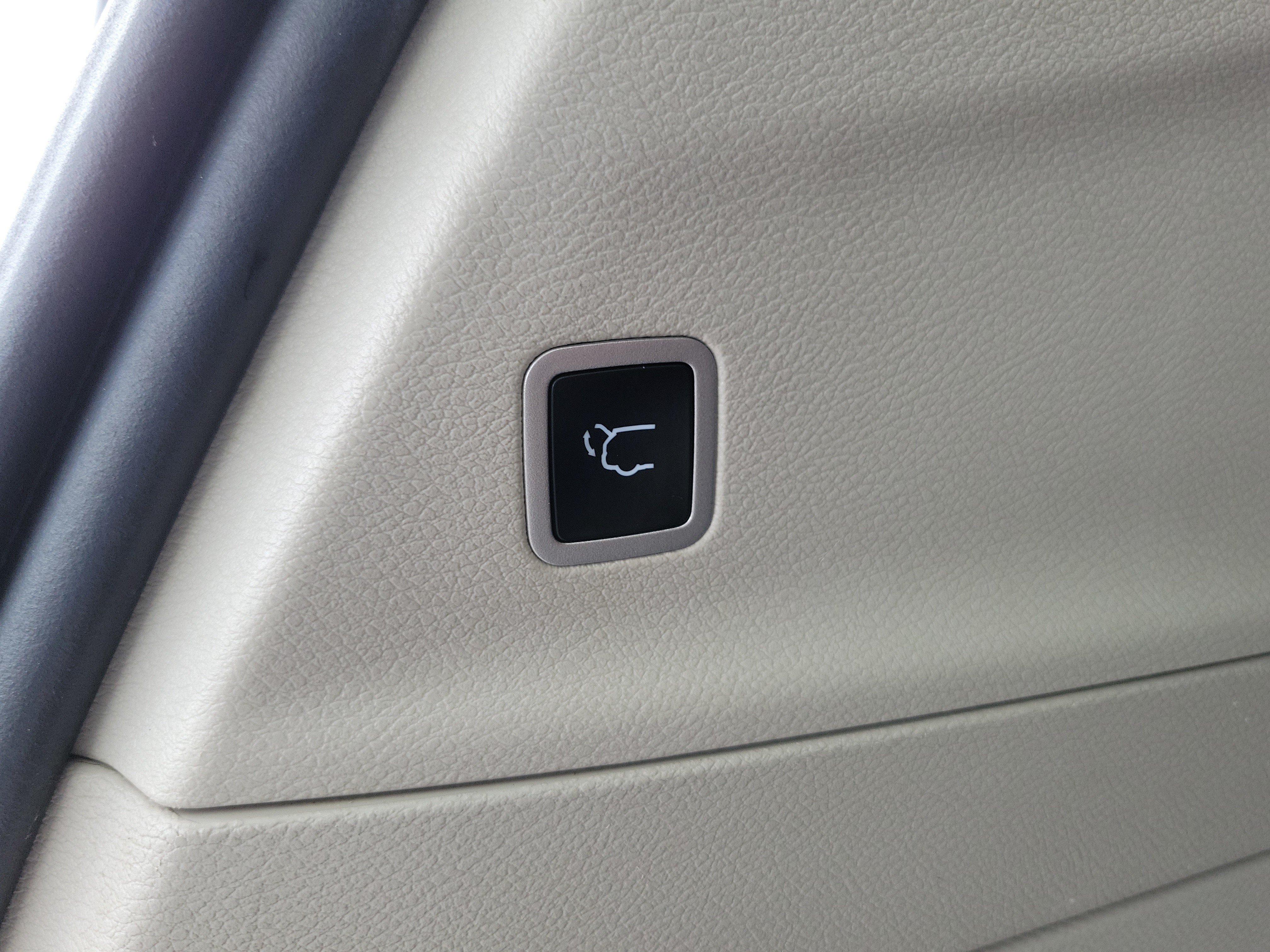 Used 2023 Chrysler Pacifica Touring-L FWD image 9
