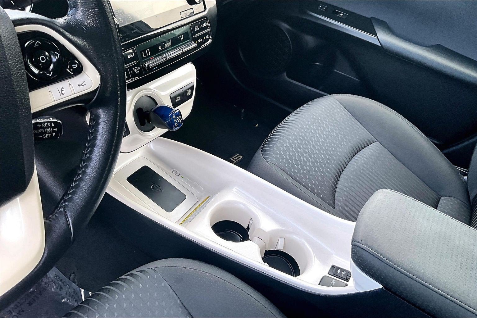 Used 2016 Toyota Prius Three w/ Advanced Technology Package FWD image 15