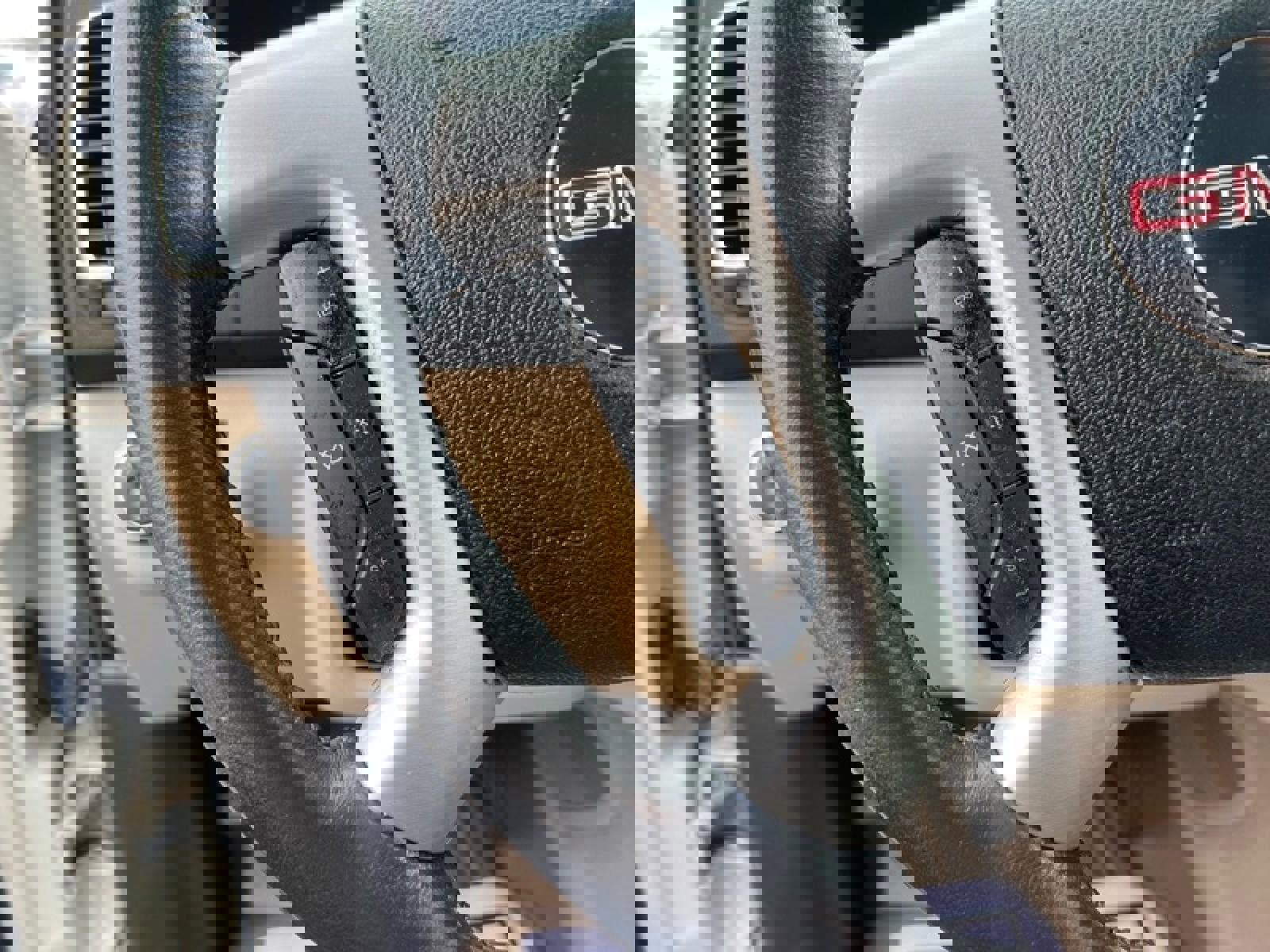 Used 2011 GMC Acadia SLT image 13