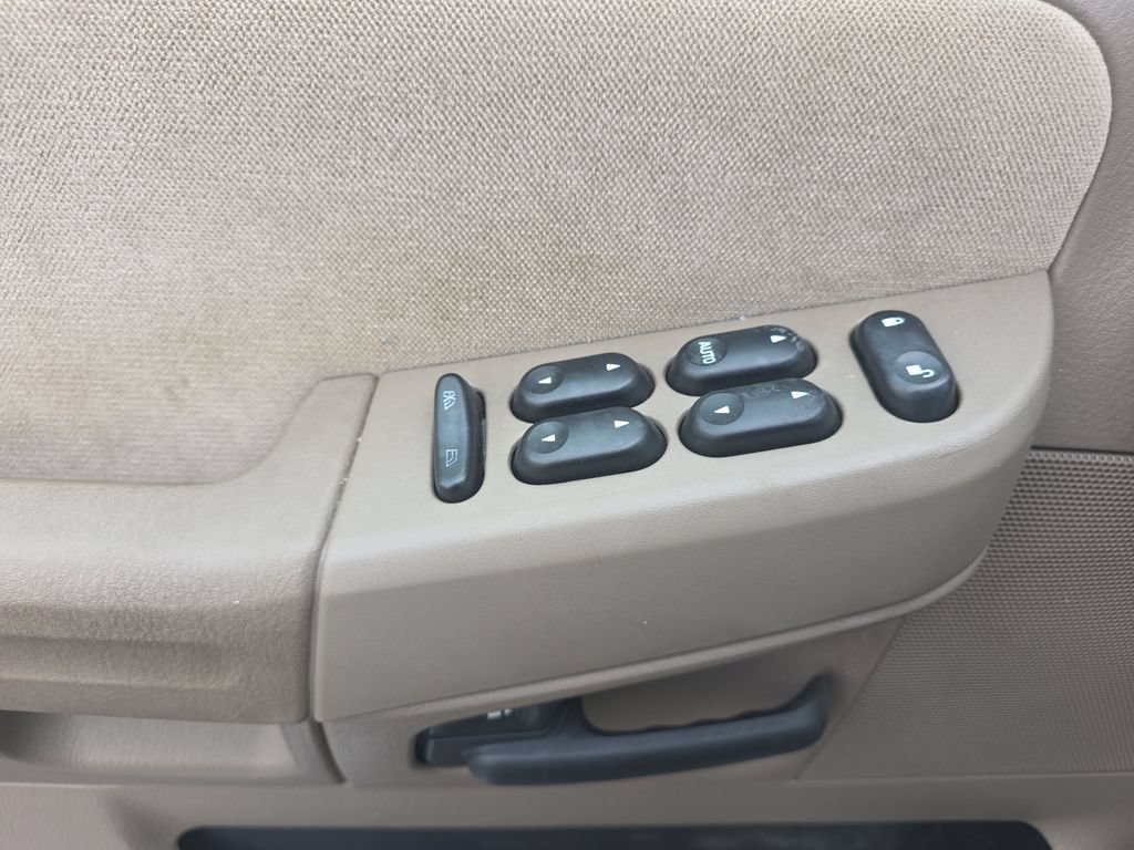 Used 2005 Ford Explorer XLT RWD image 18