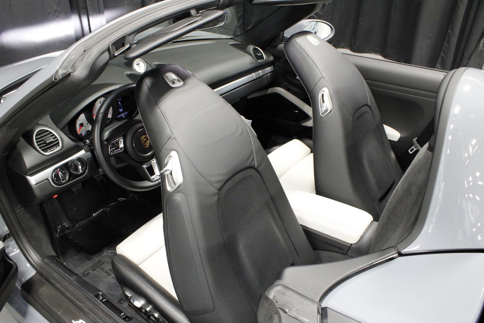Certified 2024 Porsche 718 Boxster RWD image 20