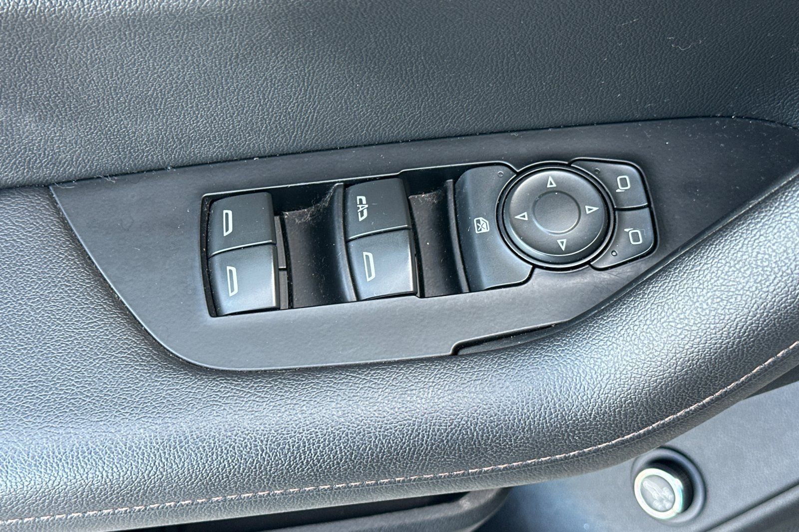 Used 2019 Chevrolet Blazer Premier w/ Sun and Wheels Package image 13