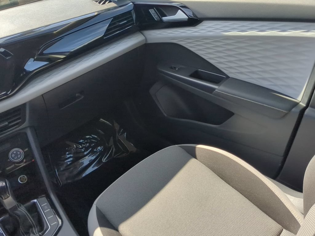Certified 2024 Volkswagen Taos S FWD image 15