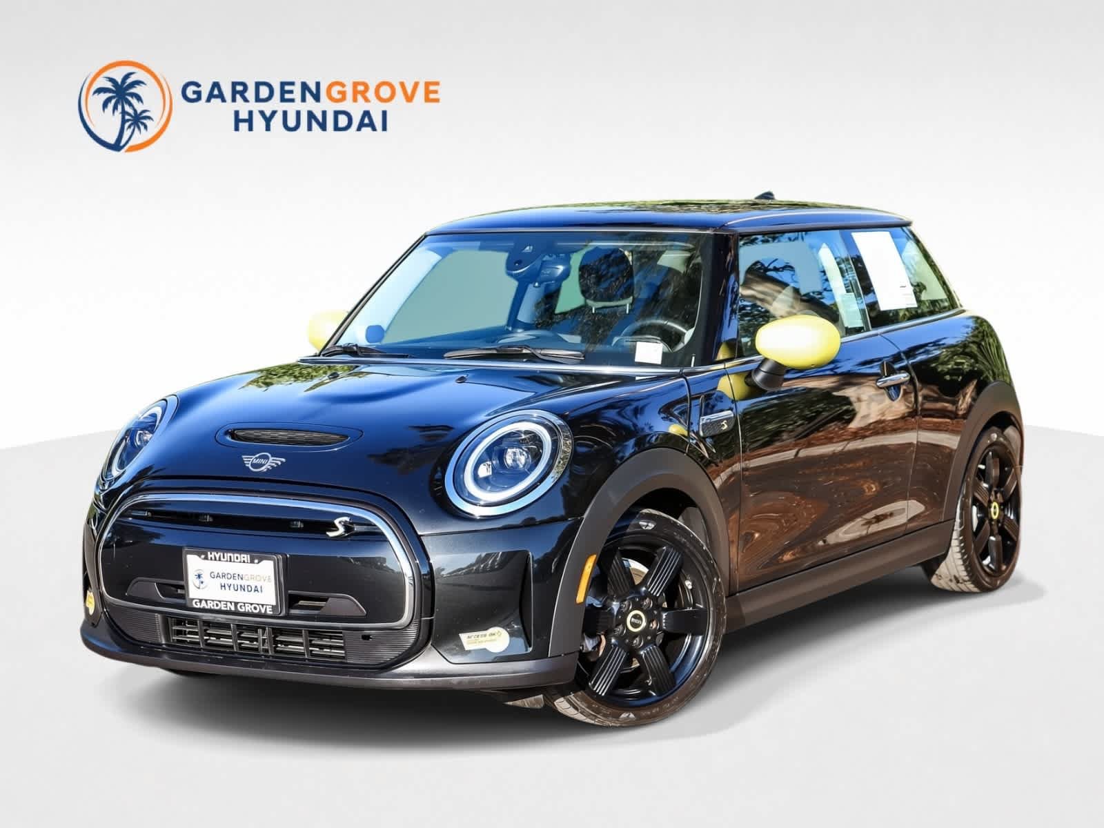 Used 2023 MINI Cooper SE FWD image 1