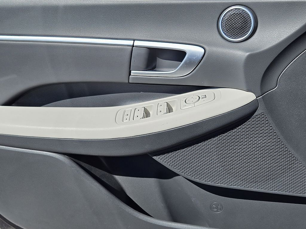 Used 2025 Hyundai Sonata SEL FWD image 18