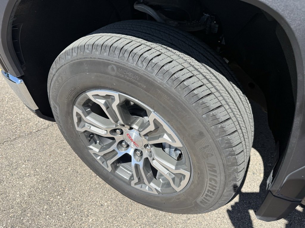 Used 2025 GMC Sierra 1500 SLT image 3