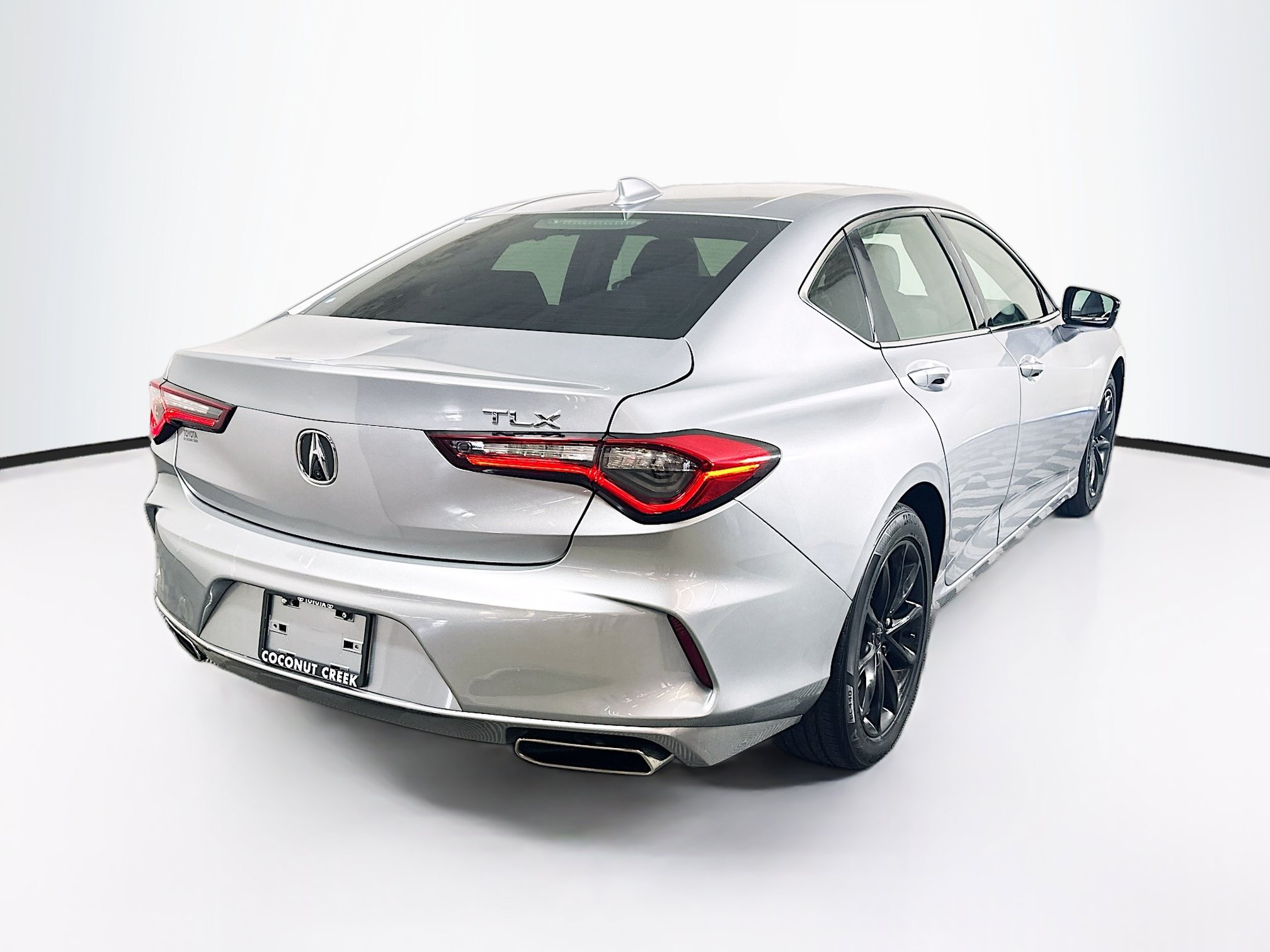Used 2023 Acura TLX FWD image 3