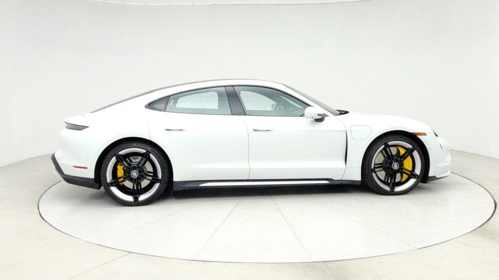 Used 2020 Porsche Taycan image 4
