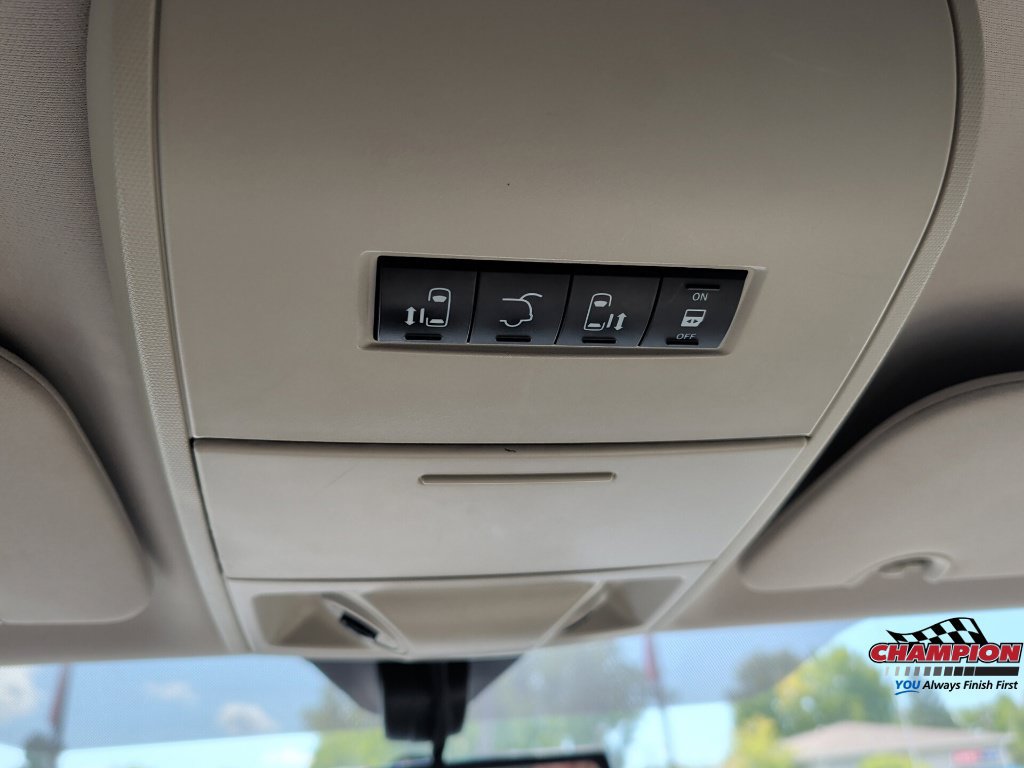 Used 2014 Chrysler Town & Country Touring-L w/ Driver Convenience Group FWD image 18