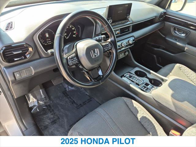 Certified 2025 Honda Pilot Sport image 14