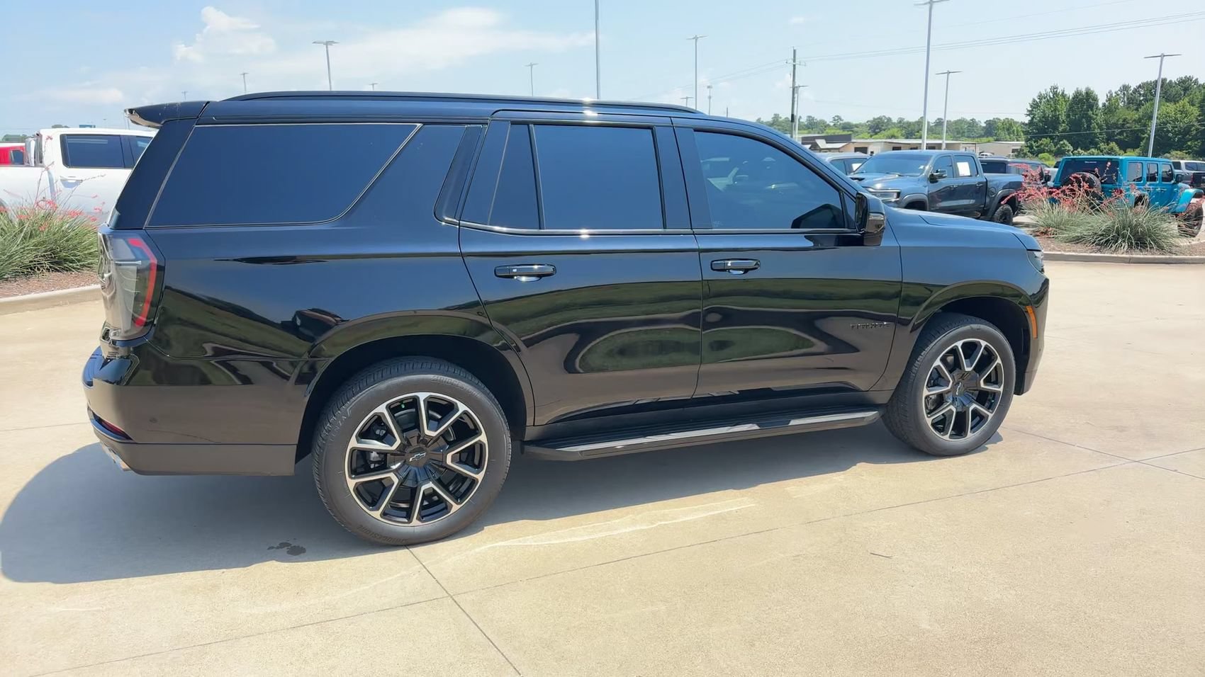 Used 2026 Chevrolet Tahoe RST AWD/4WD image 9