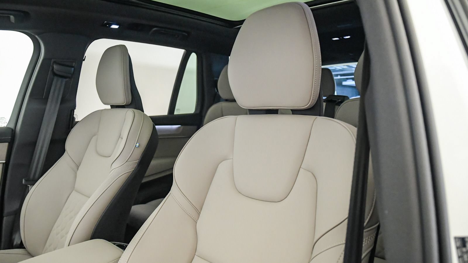 Used 2026 Volvo XC90 B6 Plus w/ Protection Package Premier AWD/4WD image 18