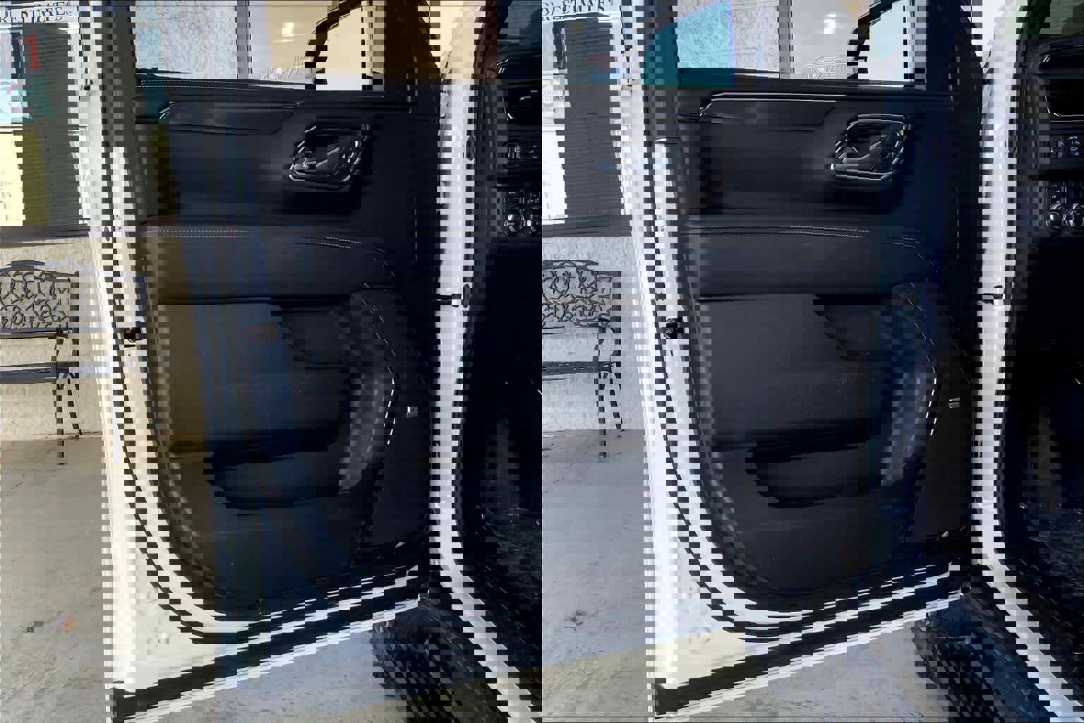 Used 2024 GMC Yukon AT4 w/ AT4 Premium Package image 21