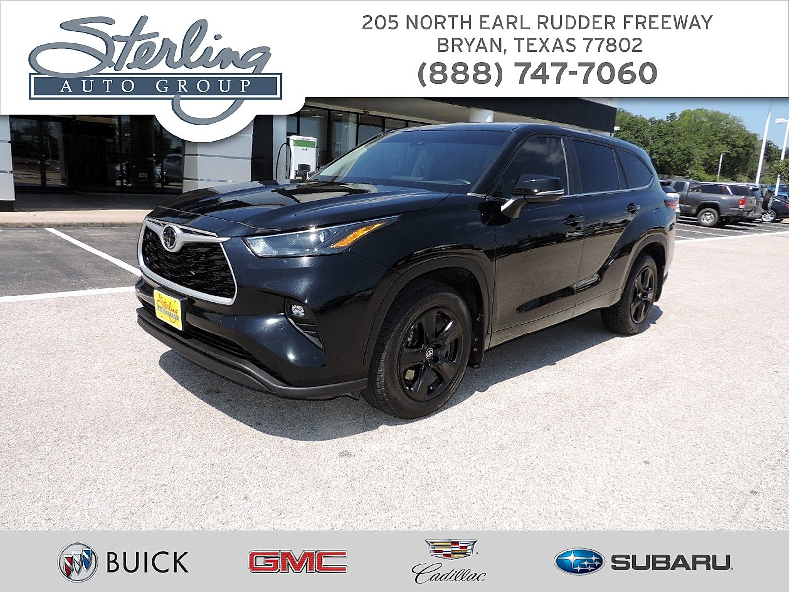 Used 2023 Toyota Highlander LE FWD image 1