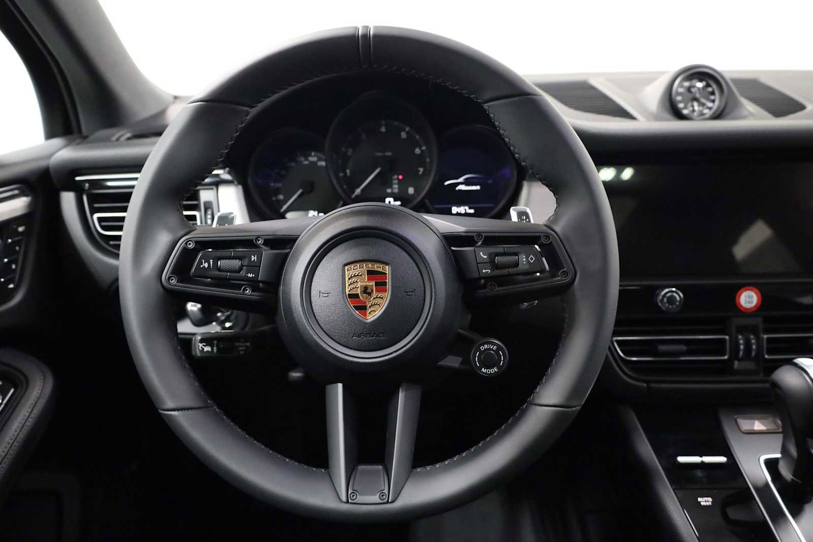 New 2026 Porsche Macan image 25