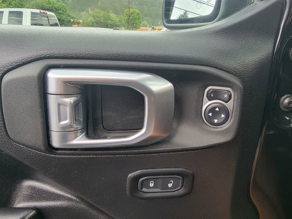 Used 2021 Jeep Gladiator Rubicon w/ Cold Weather Group image 17