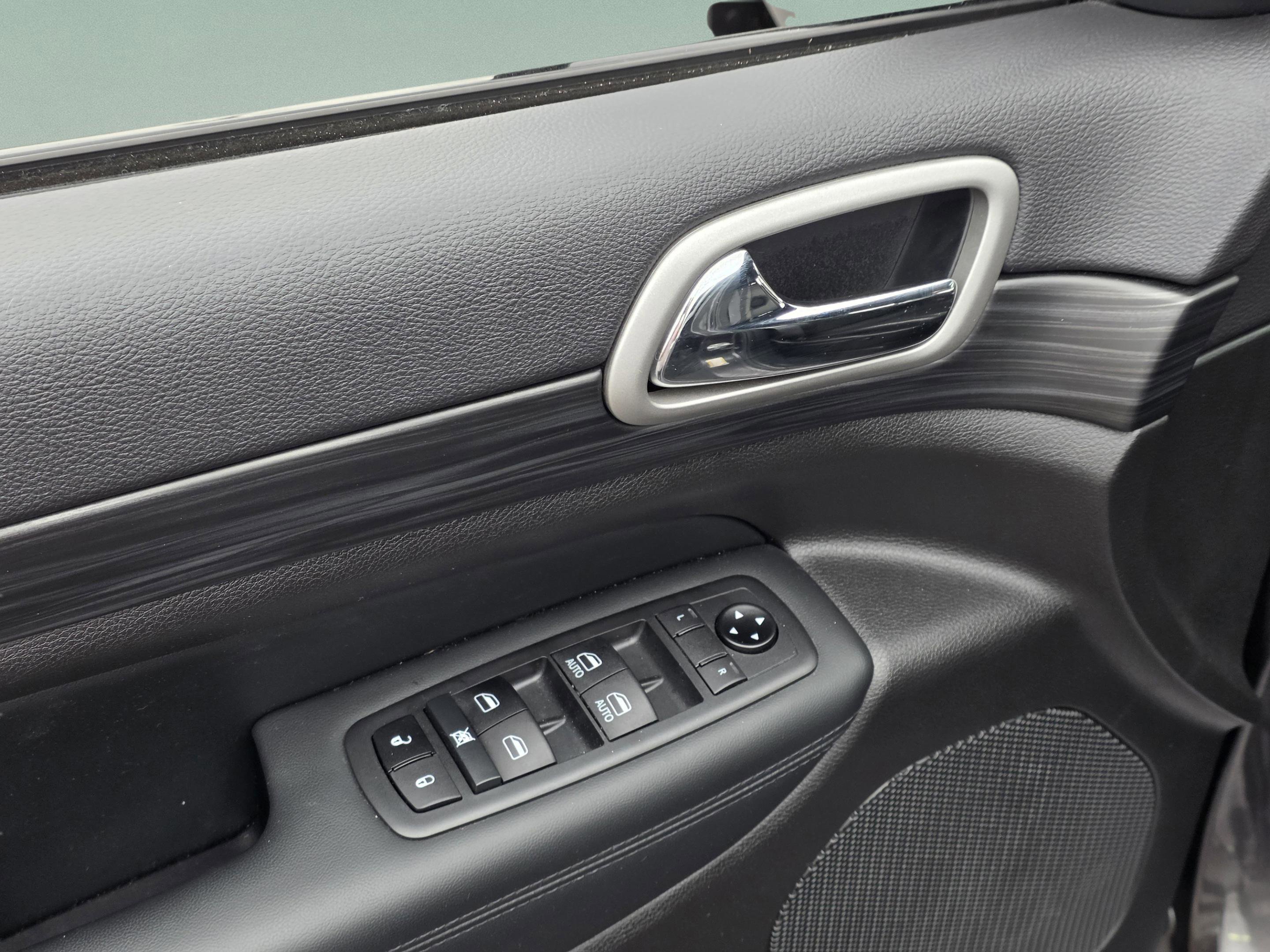 Used 2021 Jeep Grand Cherokee Laredo X image 12