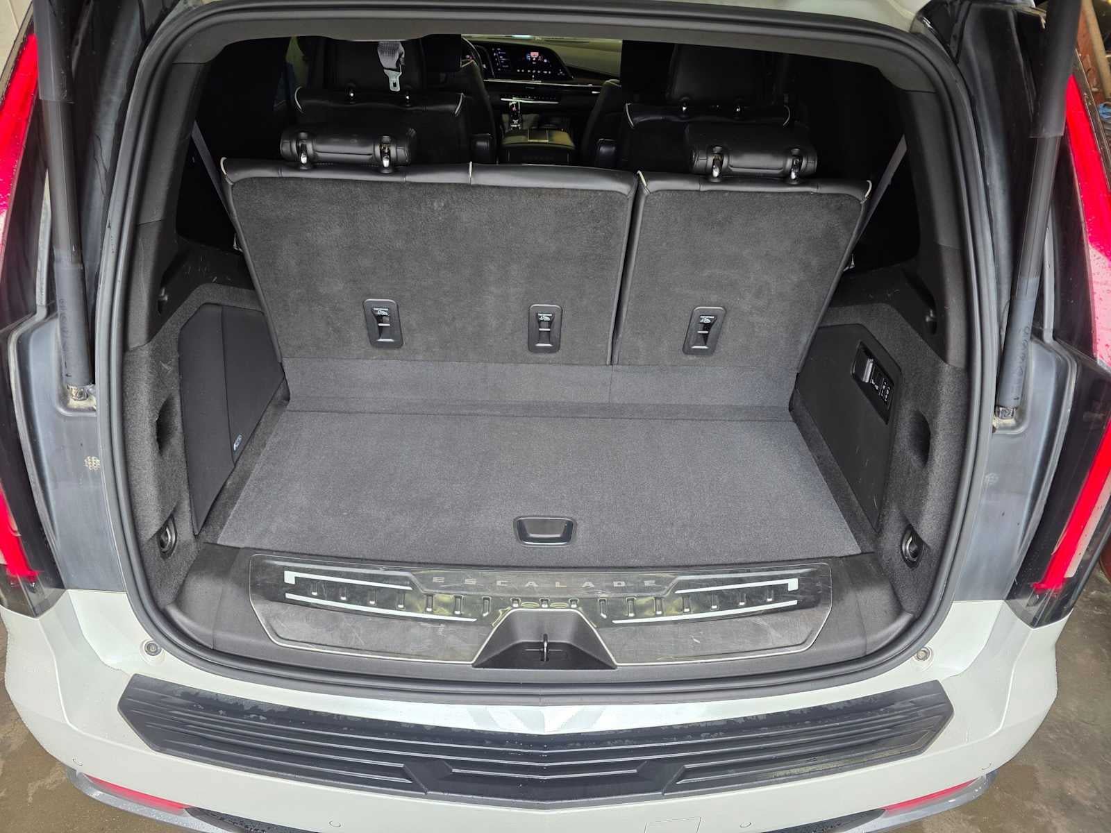 Certified 2021 Cadillac Escalade Premium Luxury w/ LPO, Illumination Package AWD/4WD image 13