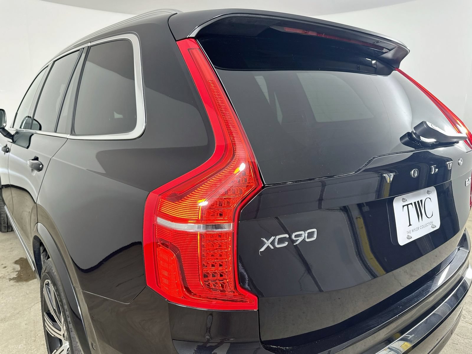 Used 2025 Volvo XC90 B6 Plus w/ Protection Package AWD/4WD image 12