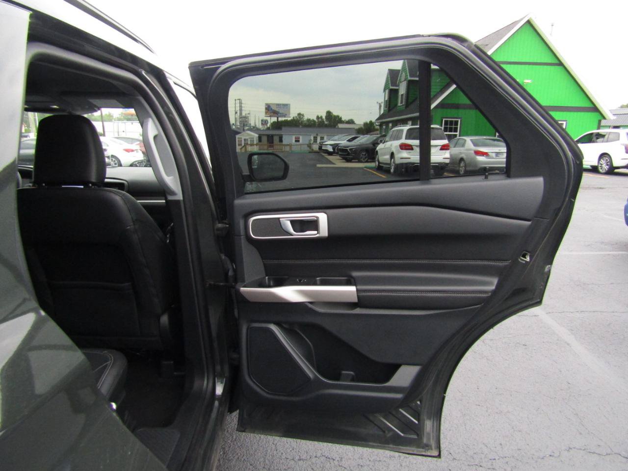 Used 2023 Ford Explorer XLT w/ Equipment Group 202A AWD/4WD image 21