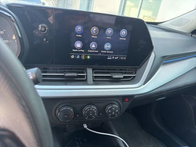 Used 2025 Chevrolet Trax LS w/ LS Convenience Package image 4