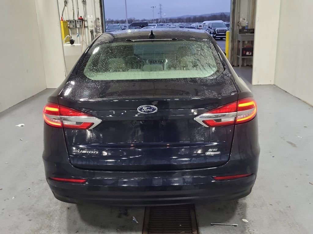 Used 2020 Ford Fusion SE image 4