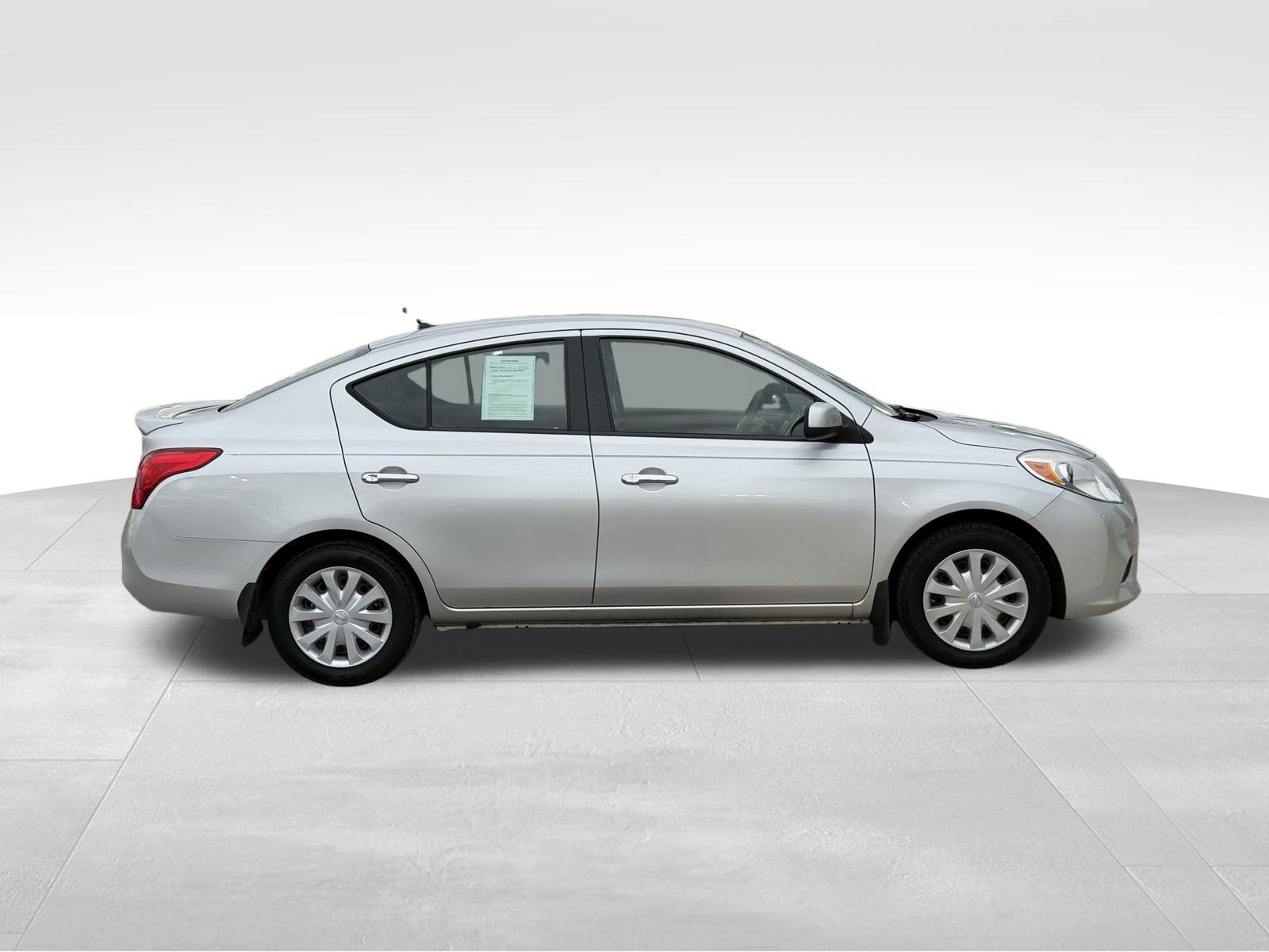 Used 2013 Nissan Versa SV w/ Convenience Pkg FWD image 4