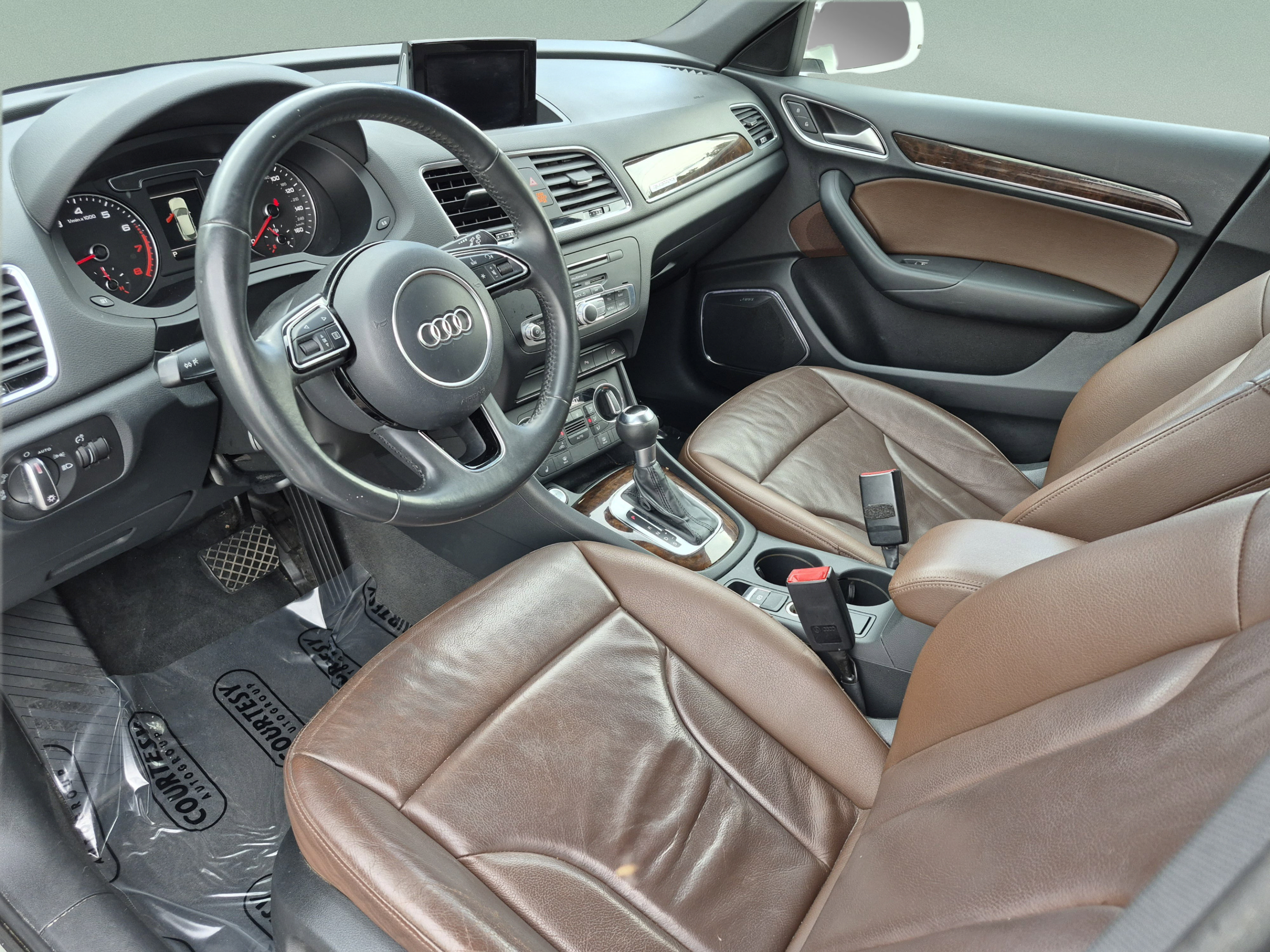 Used 2018 Audi Q3 2.0T Premium Plus w/ Premium Plus Package AWD/4WD image 19