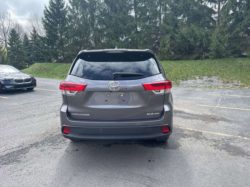 Used 2019 Toyota Highlander XLE AWD/4WD image 5