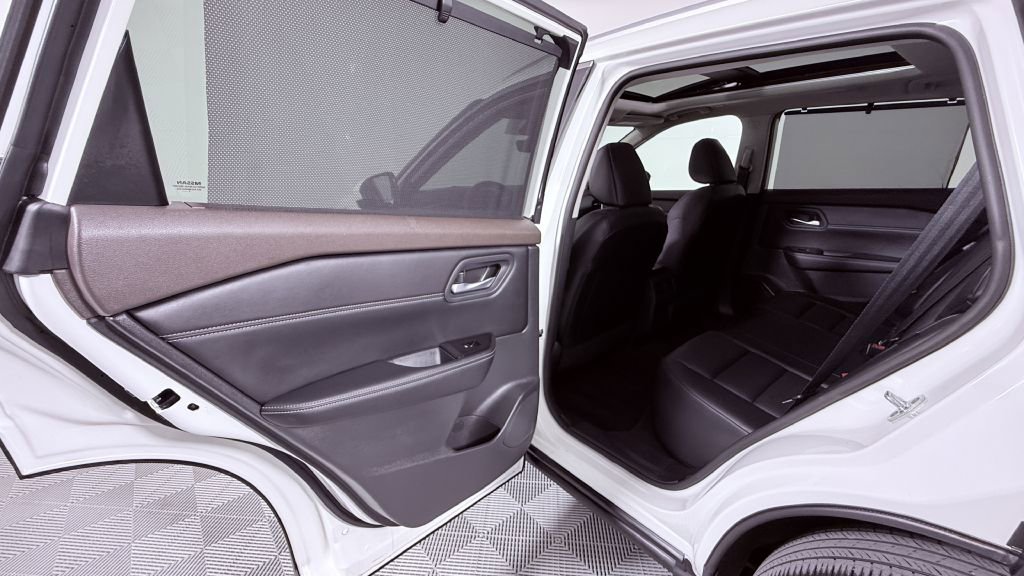 Used 2023 Nissan Rogue SV w/ SV Premium B Package image 19