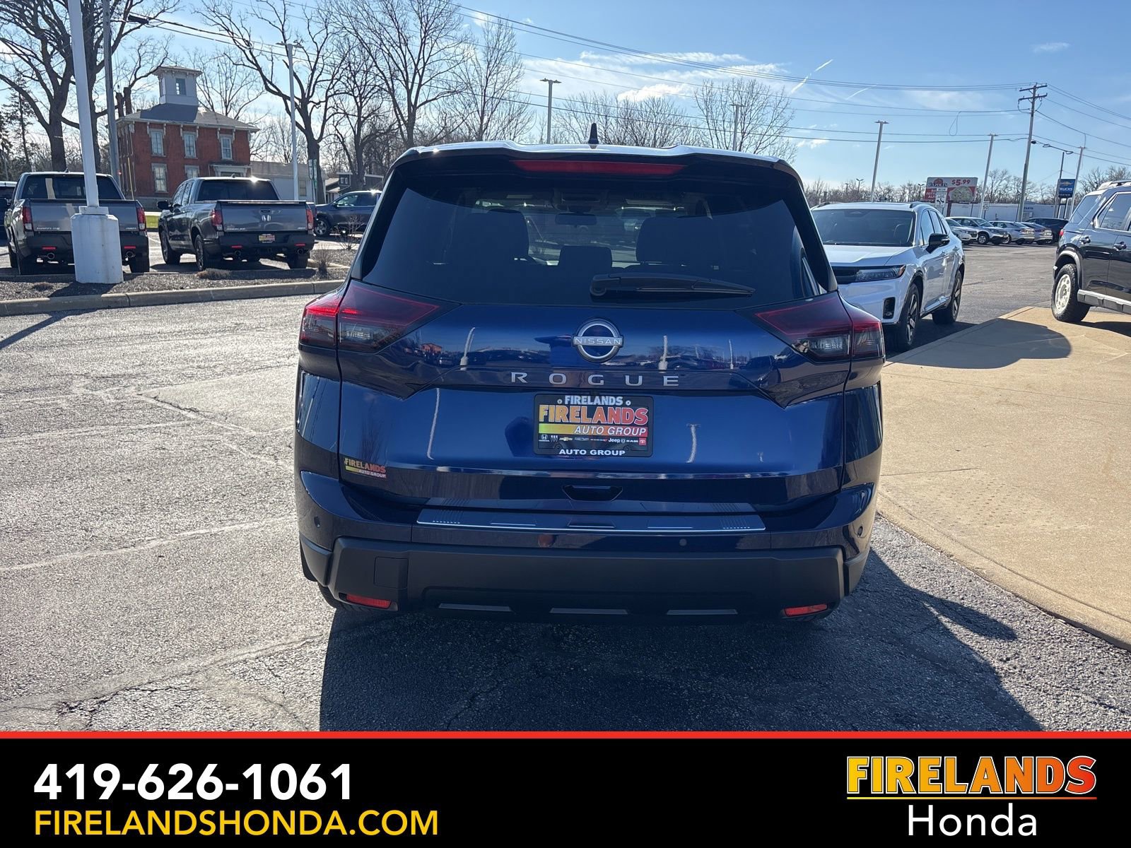 Used 2025 Nissan Rogue SV image 3