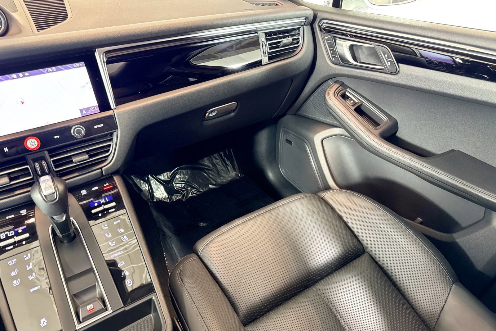 Used 2024 Porsche Macan Turbo image 21