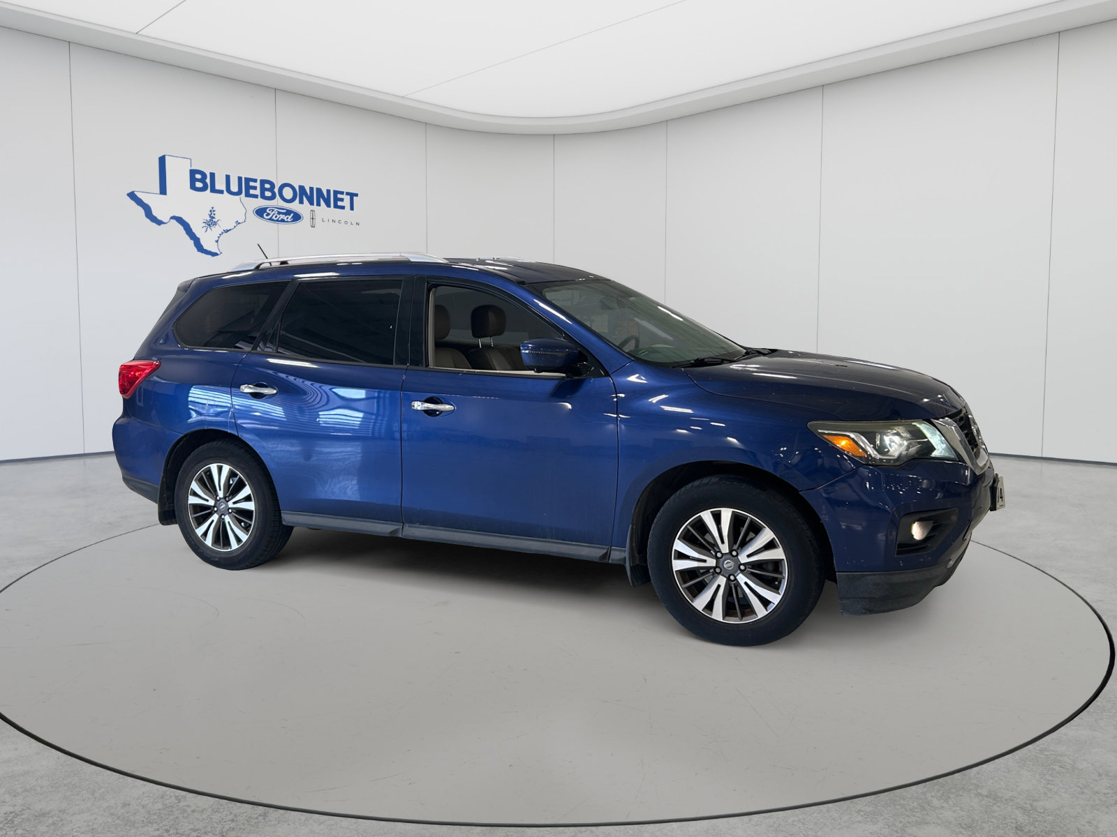 Used 2017 Nissan Pathfinder SL FWD image 2