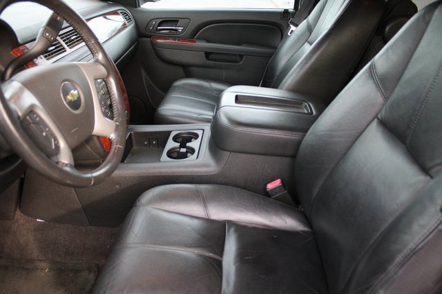 Used 2014 Chevrolet Suburban LT w/ Luxury Package image 6